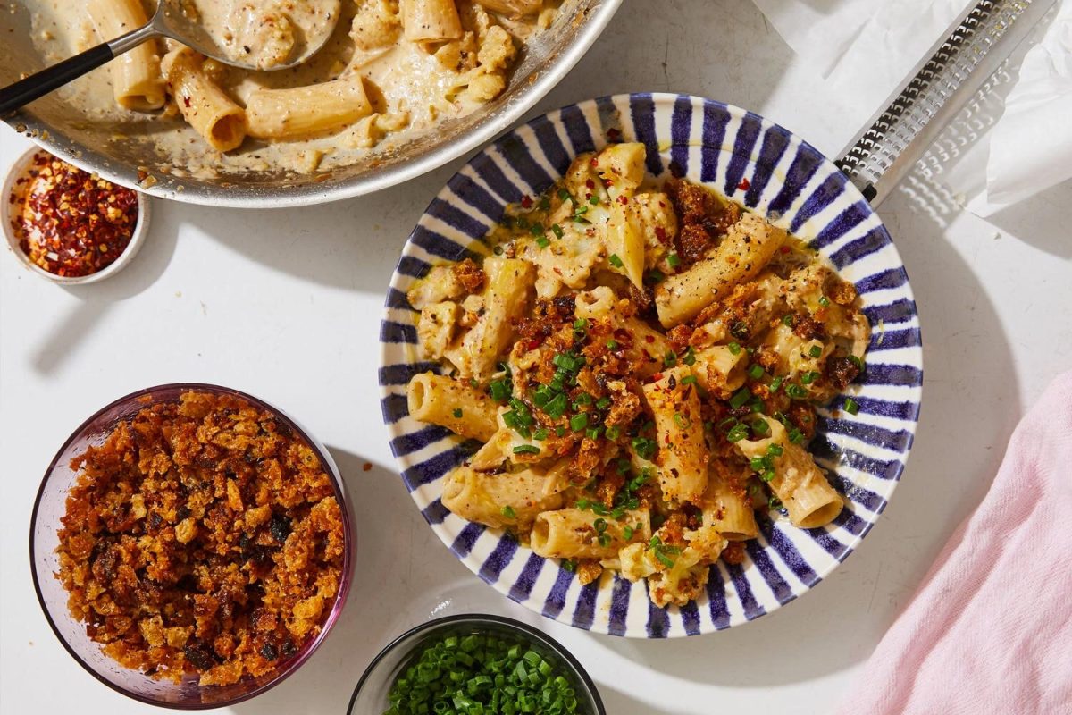 Single-Pan Cauliflower Pasta with Breadcrumbs